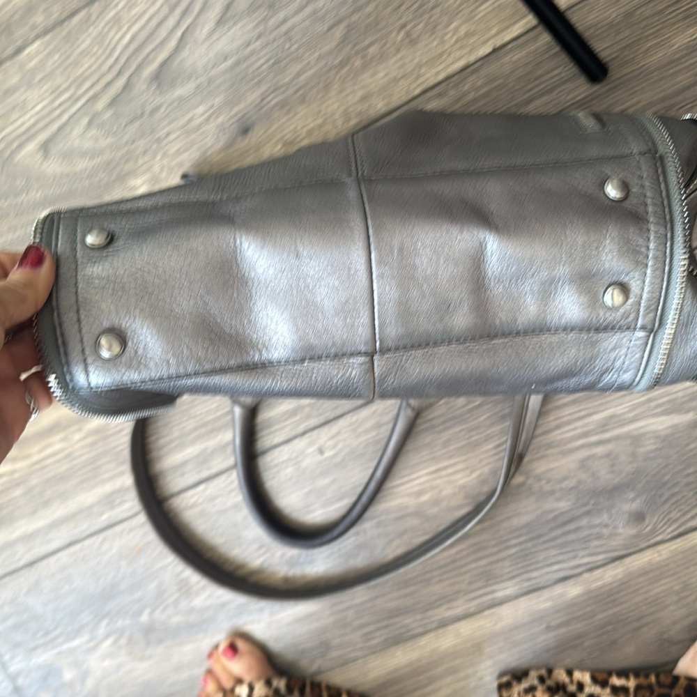 Vintage metallic silver B. Makowsky bag with optional shoulder strap w/ zippers - Picture 9 of 15